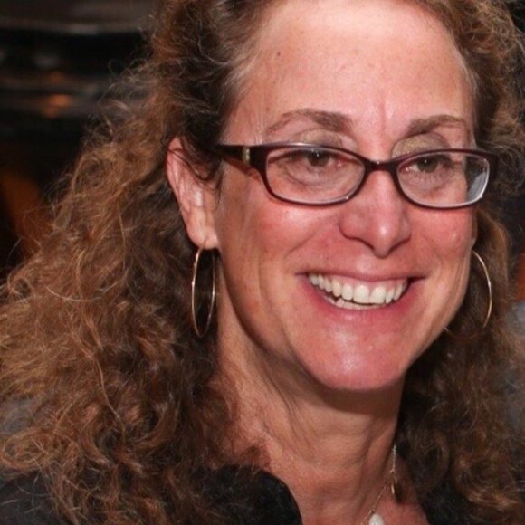 Meet your Posher, Laura - Picture 2 of 4